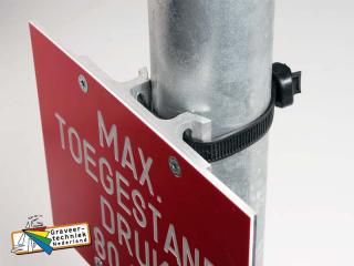 Tekstborden aan paal of pijp met 2 bevestigingsbeugels achterzijde.